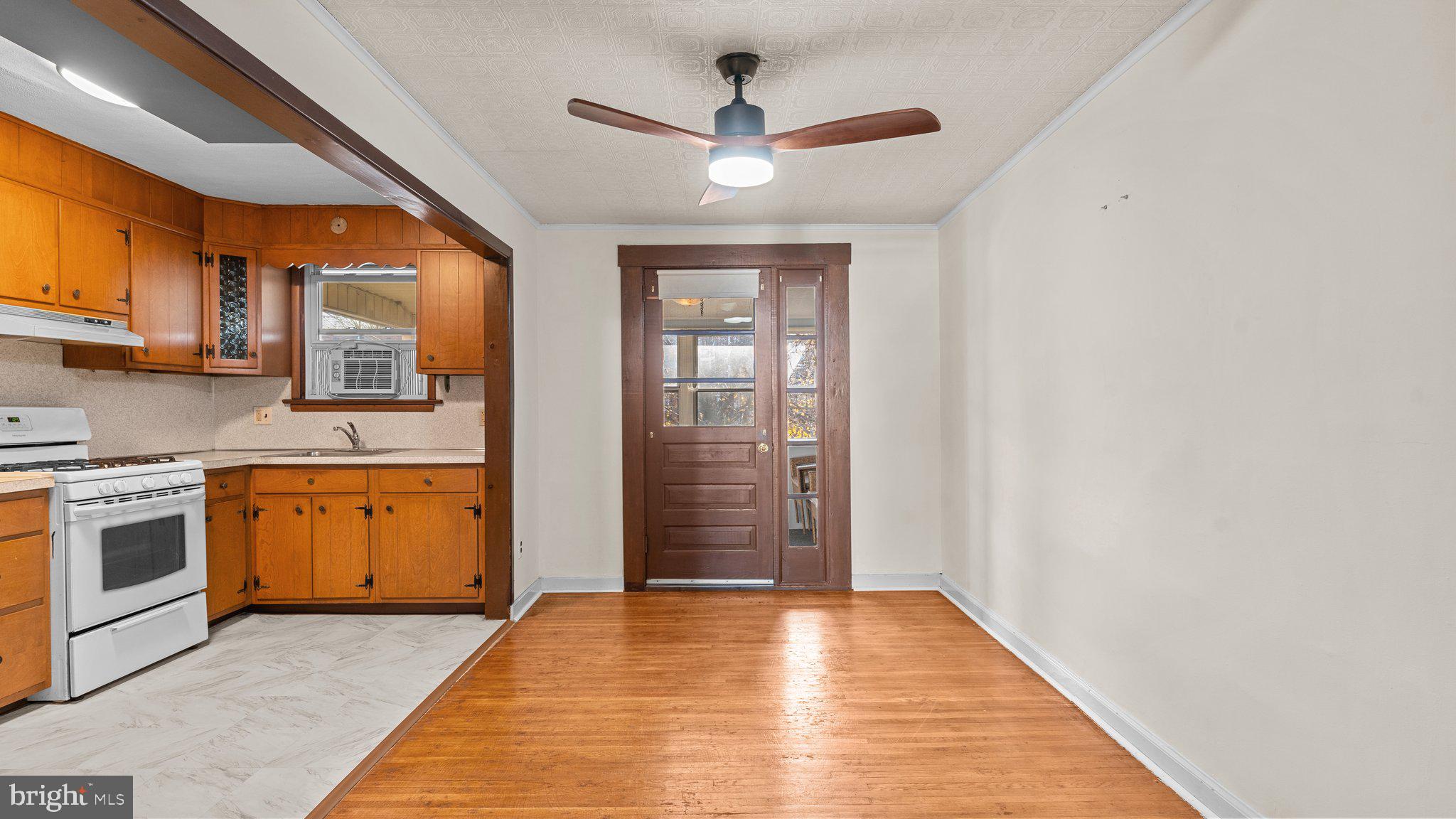 806 4TH AVE