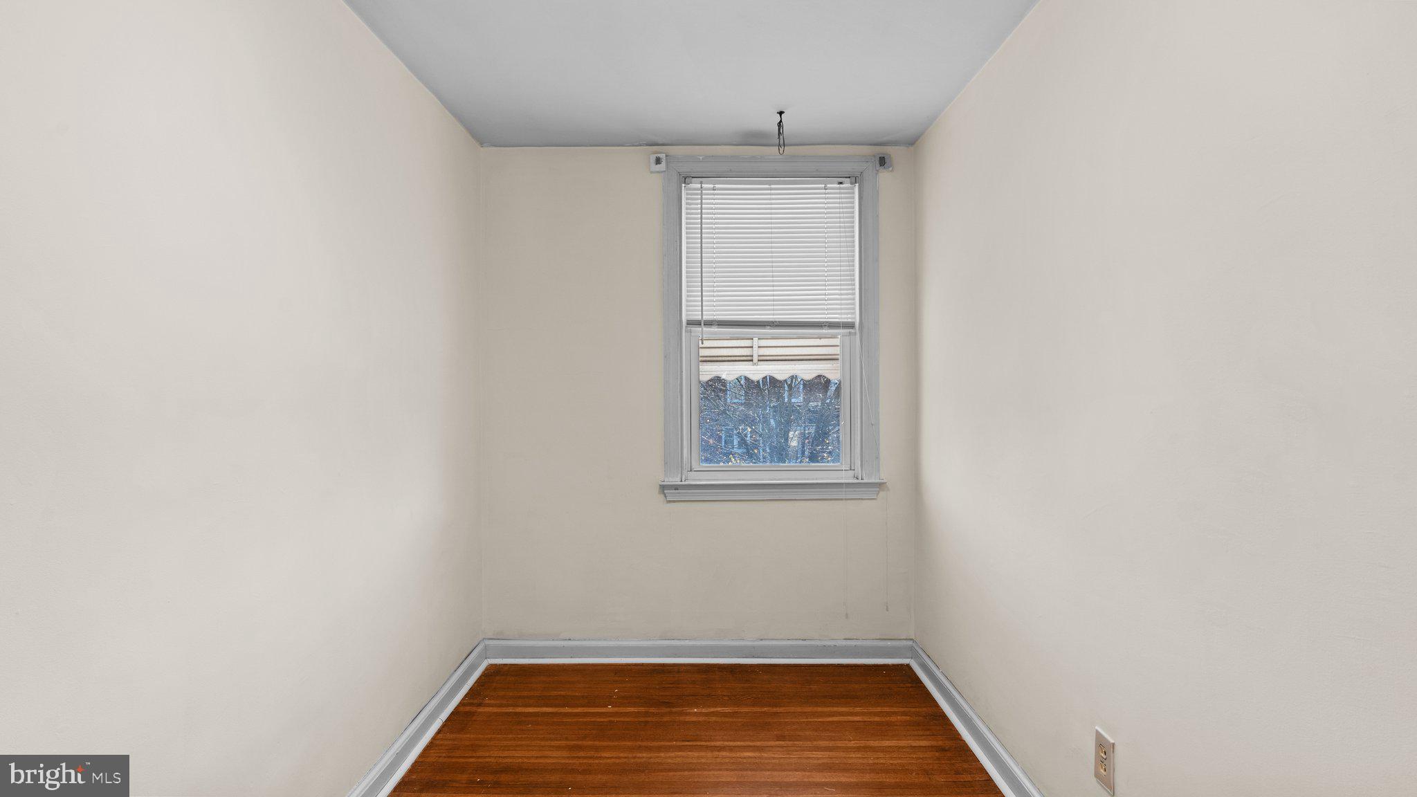 806 4TH AVE