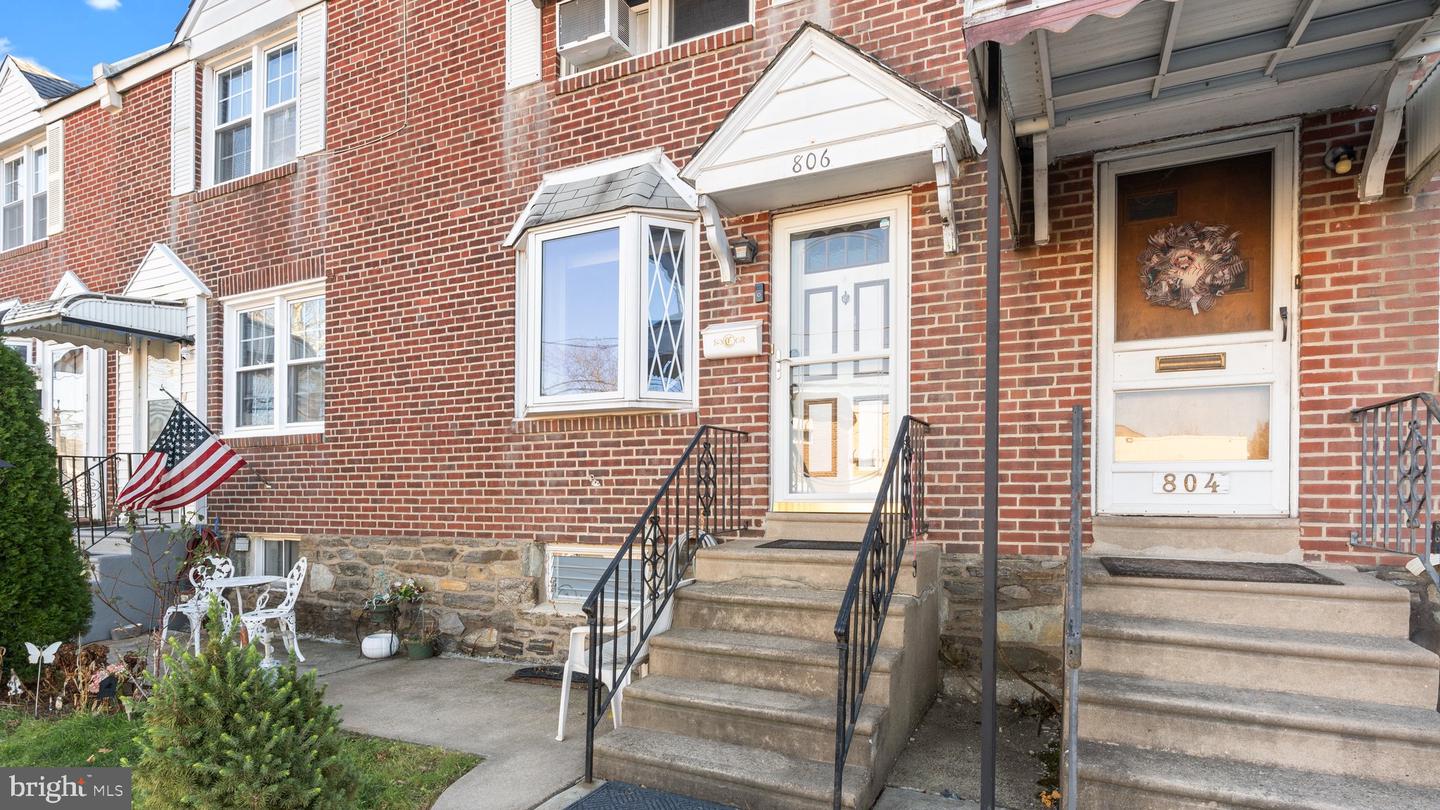 806 4TH AVE