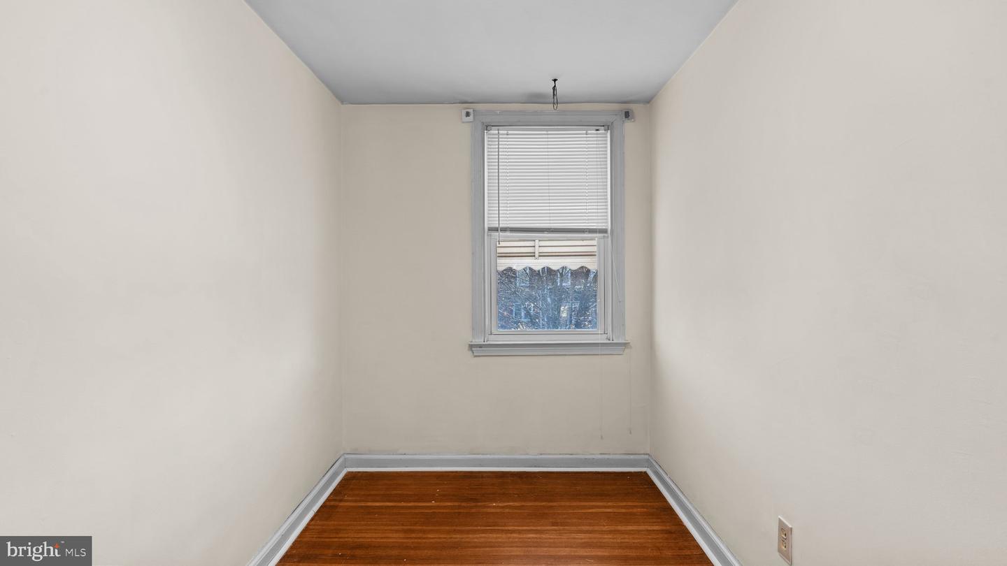 806 4TH AVE