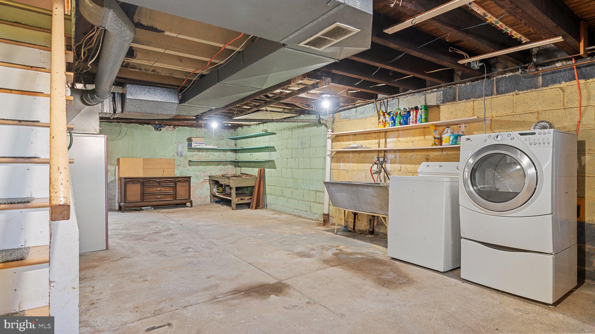 806 4TH AVE