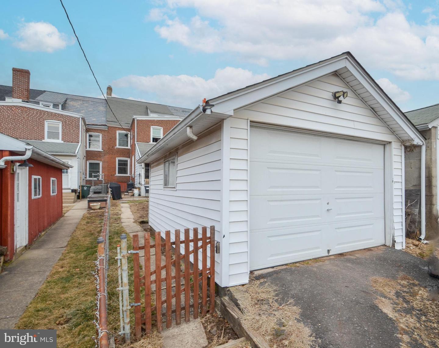 109 N 9th St