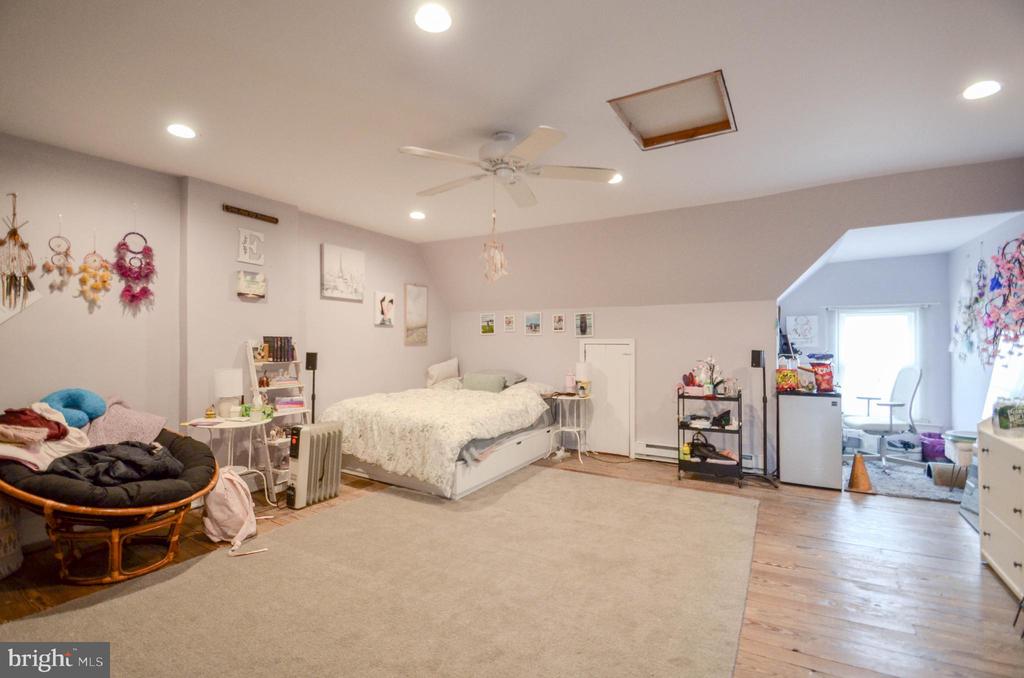 109 N 9th St