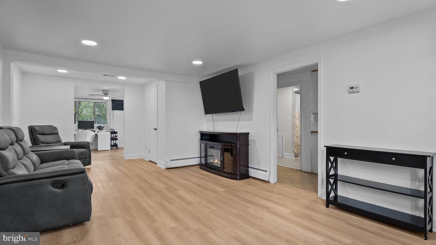 1098 Whittier Ave