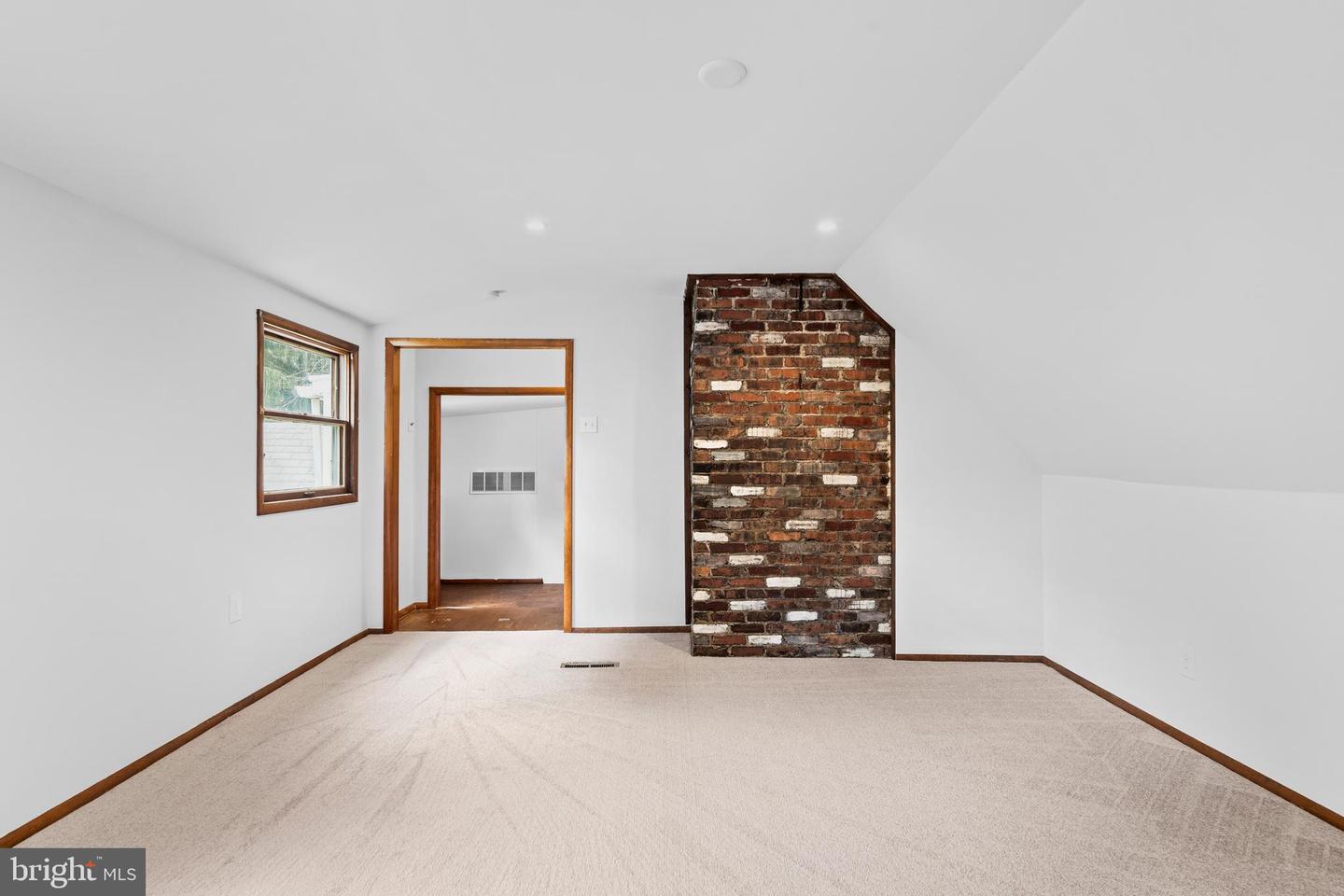 102 E Bristol Rd