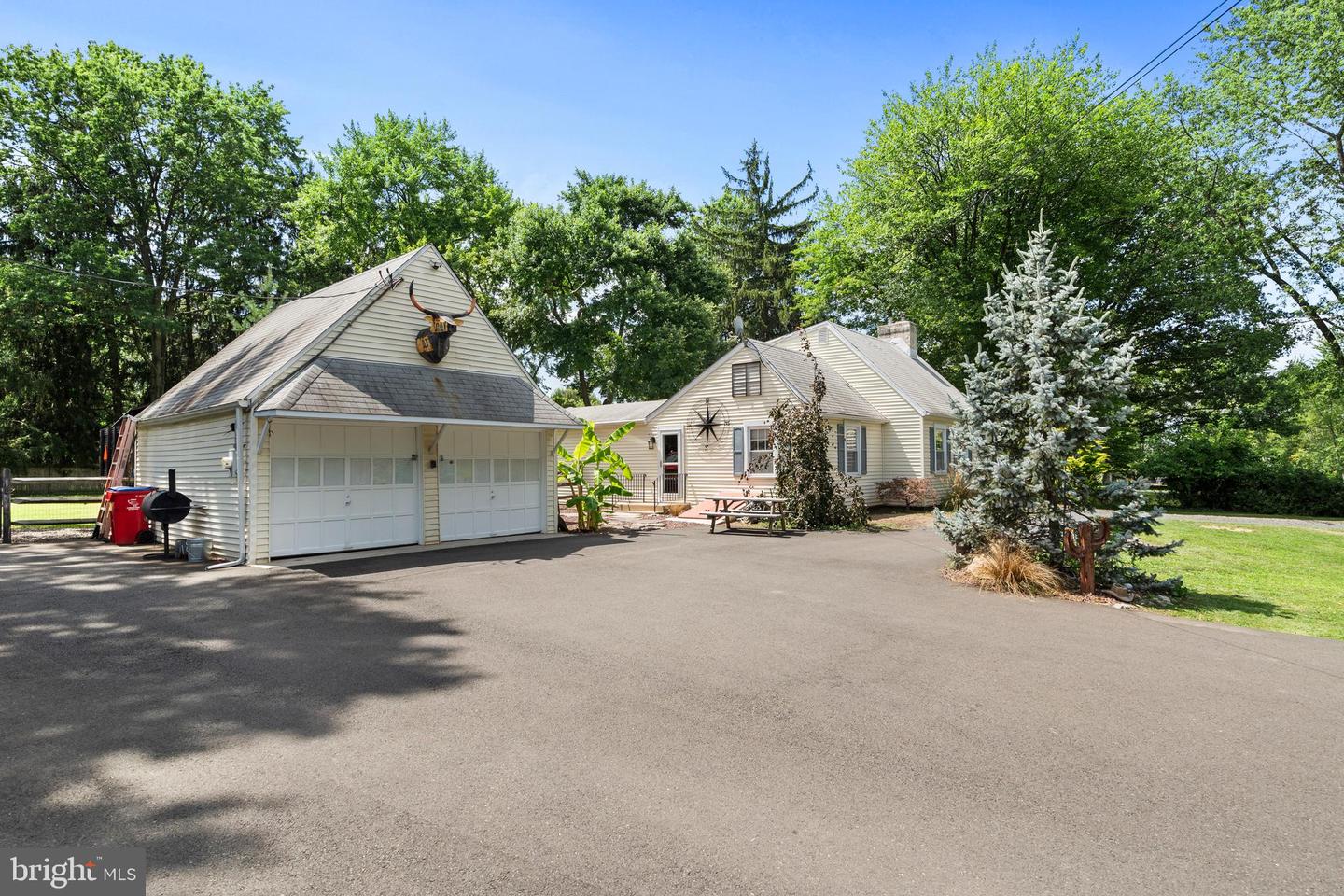 102 E Bristol Rd