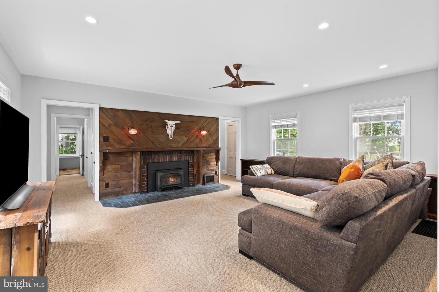 102 E Bristol Rd