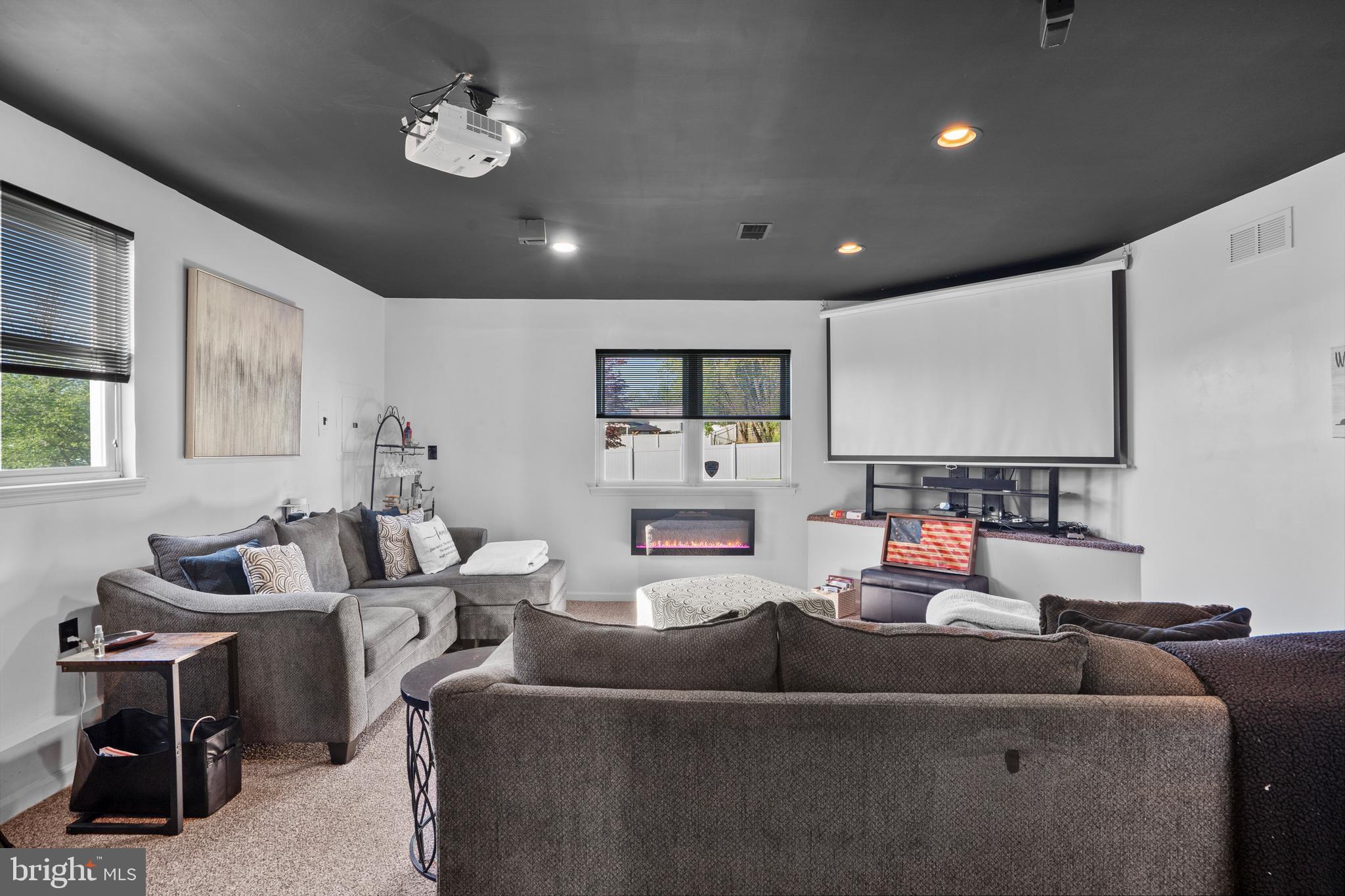 1839 HOLLANDALE DRIVE