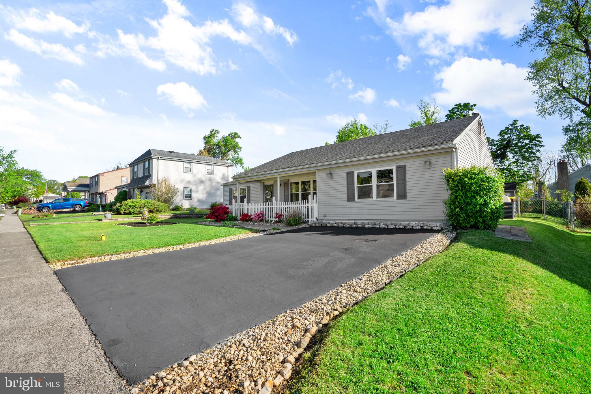 1839 HOLLANDALE DRIVE