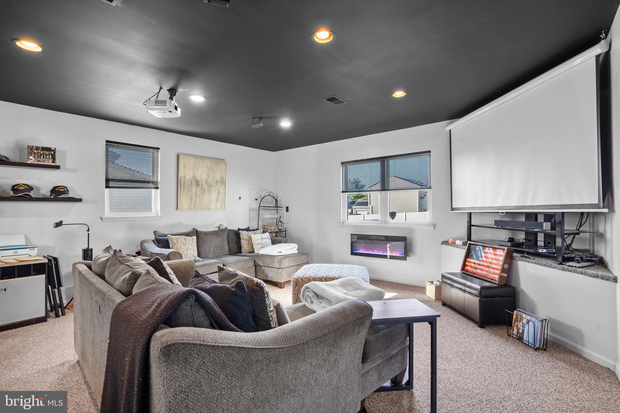 1839 HOLLANDALE DRIVE