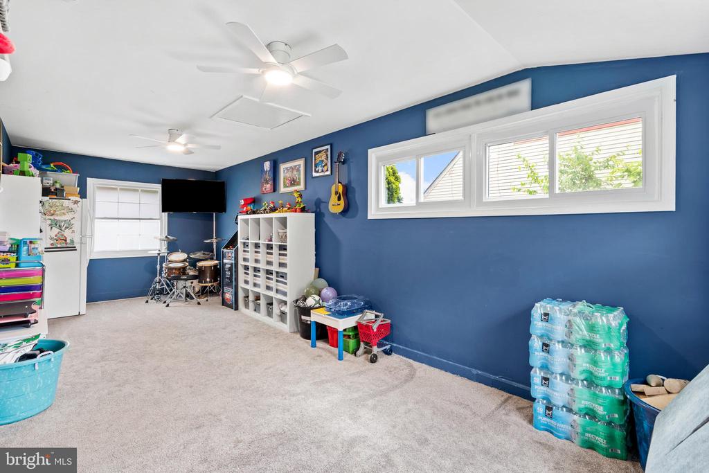 85 BUTTONWOOD LANE