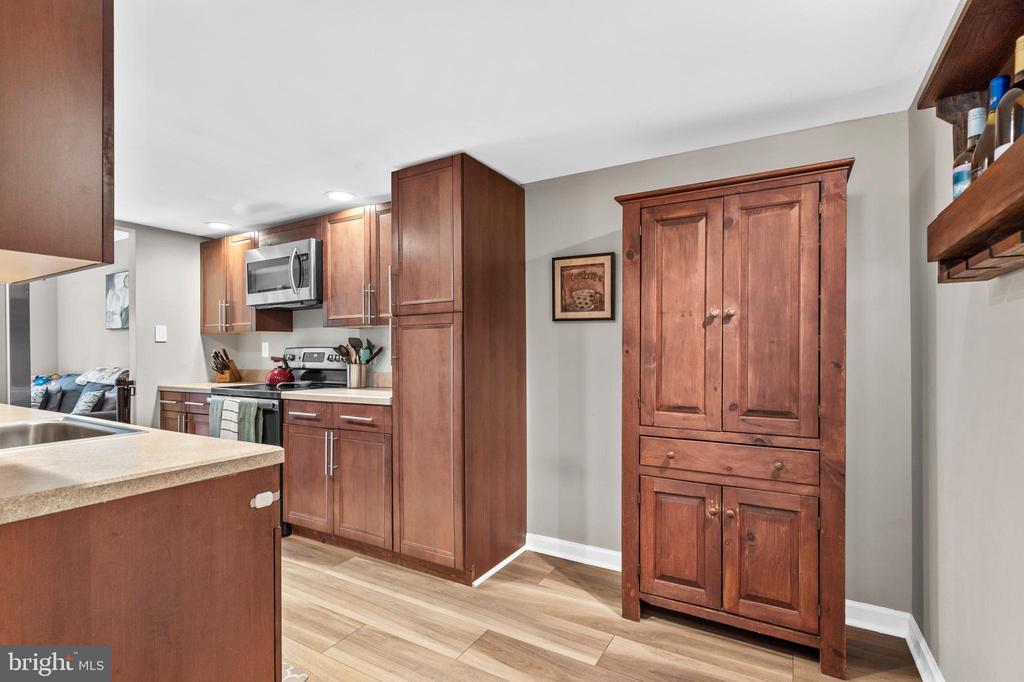 243 TAREYTON DRIVE