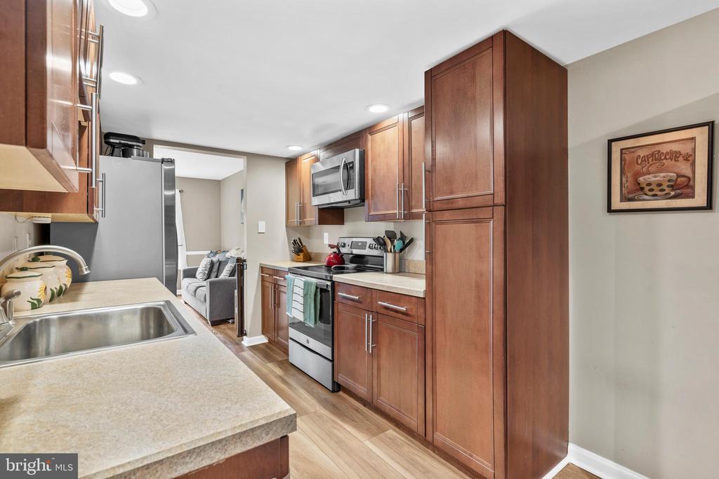 243 TAREYTON DRIVE