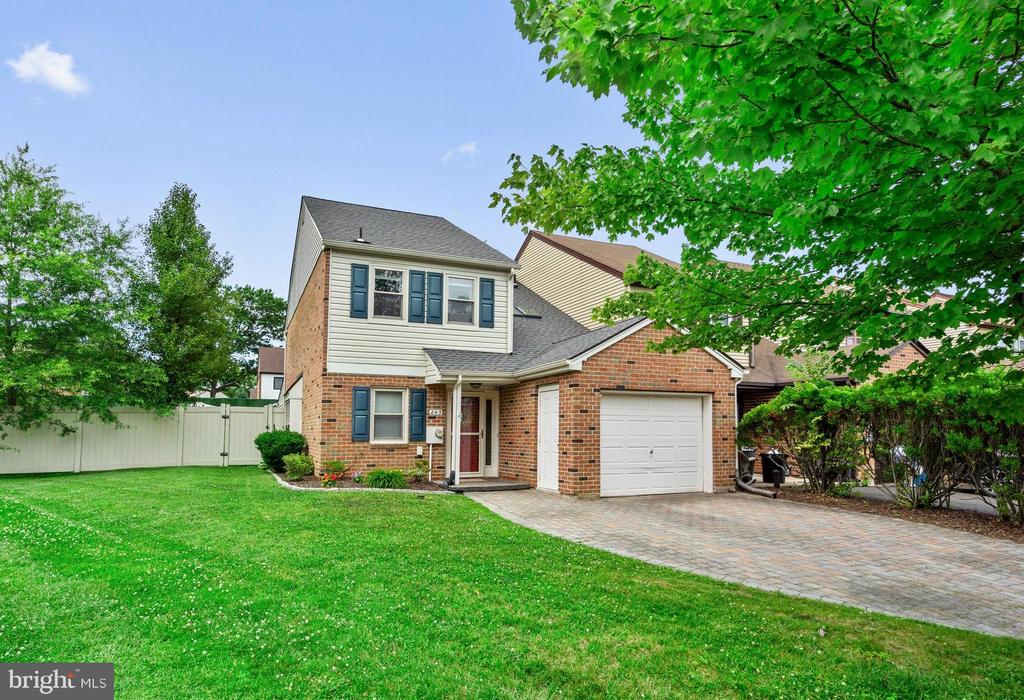 243 TAREYTON DRIVE