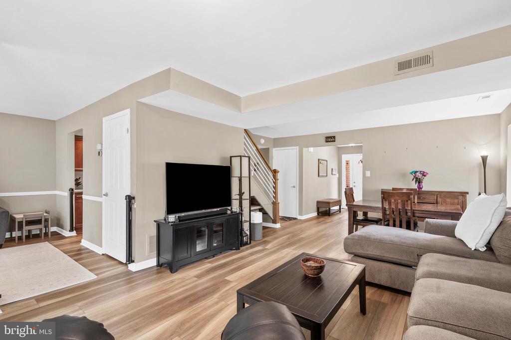 243 TAREYTON DRIVE