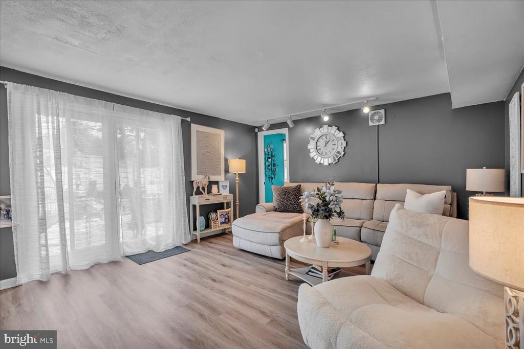 1543 WHEATFIELD LANE