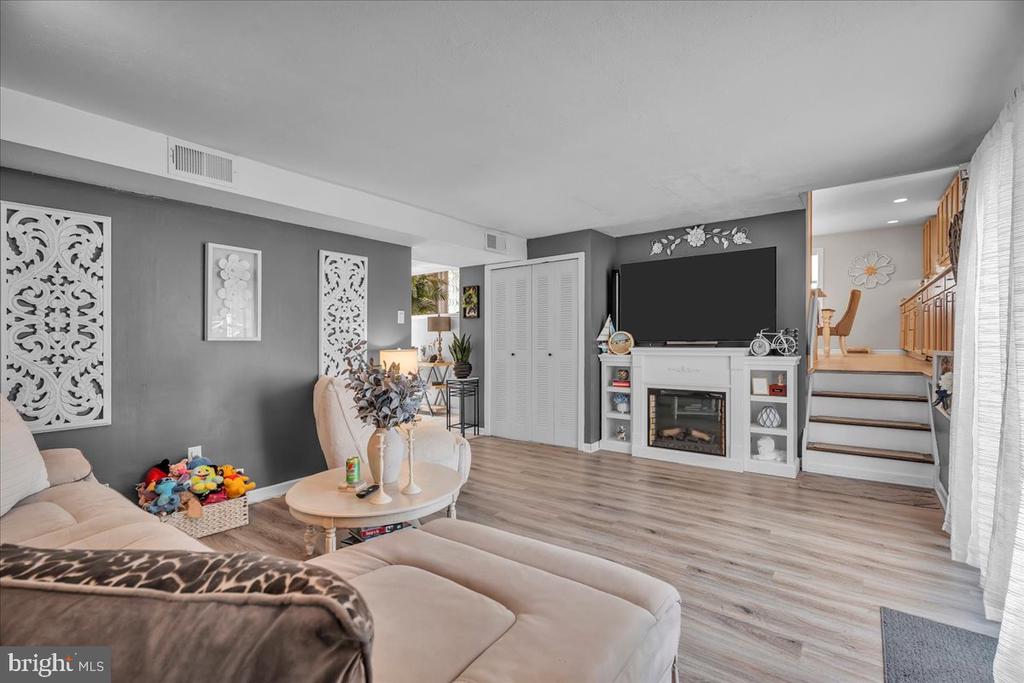 1543 WHEATFIELD LANE