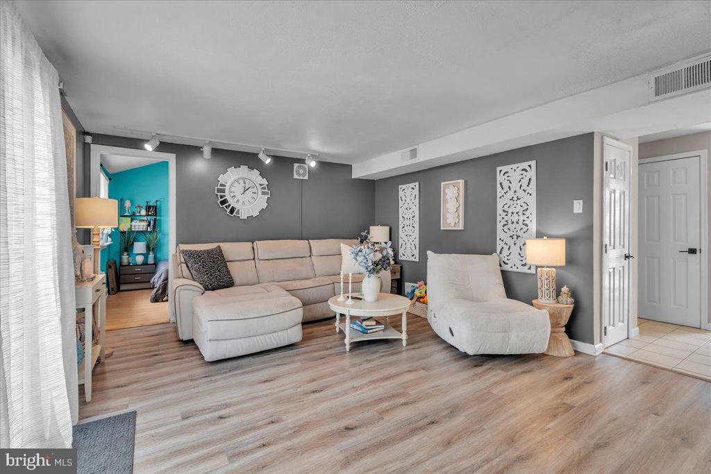 1543 WHEATFIELD LANE