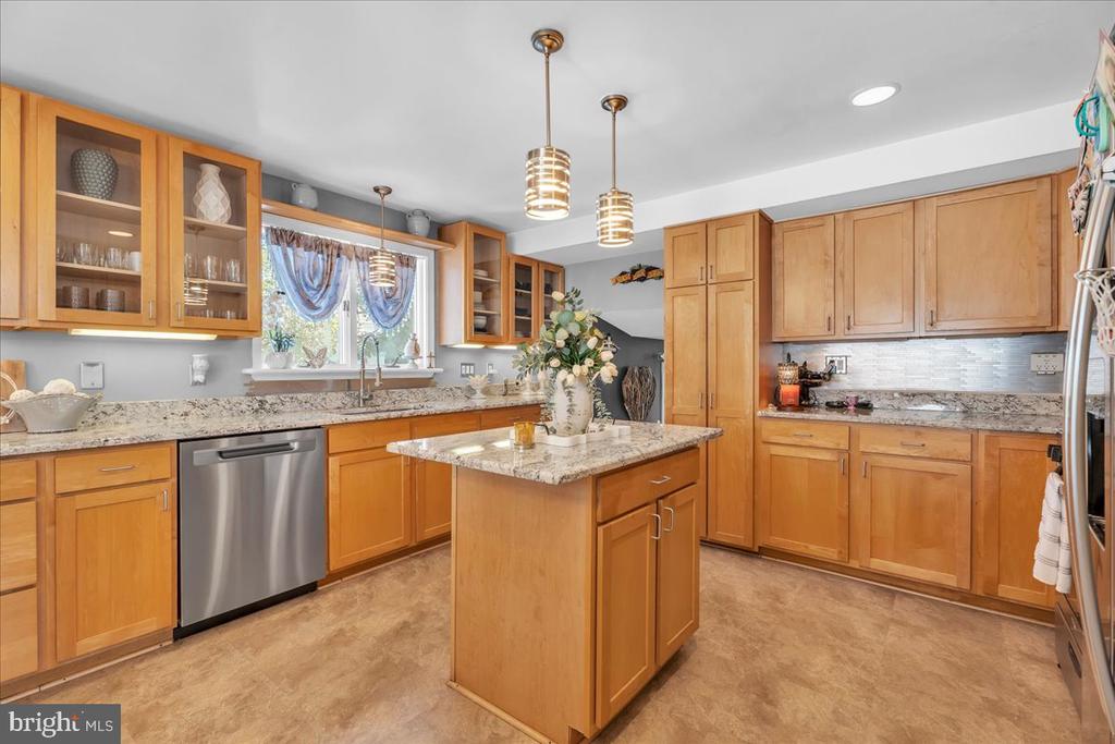 1543 WHEATFIELD LANE