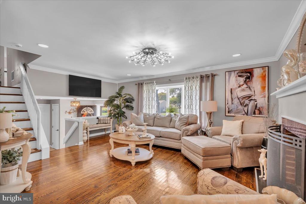 1543 WHEATFIELD LANE