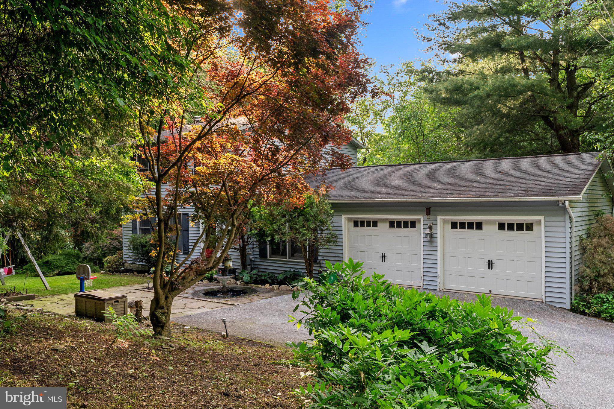15 Castle Ln