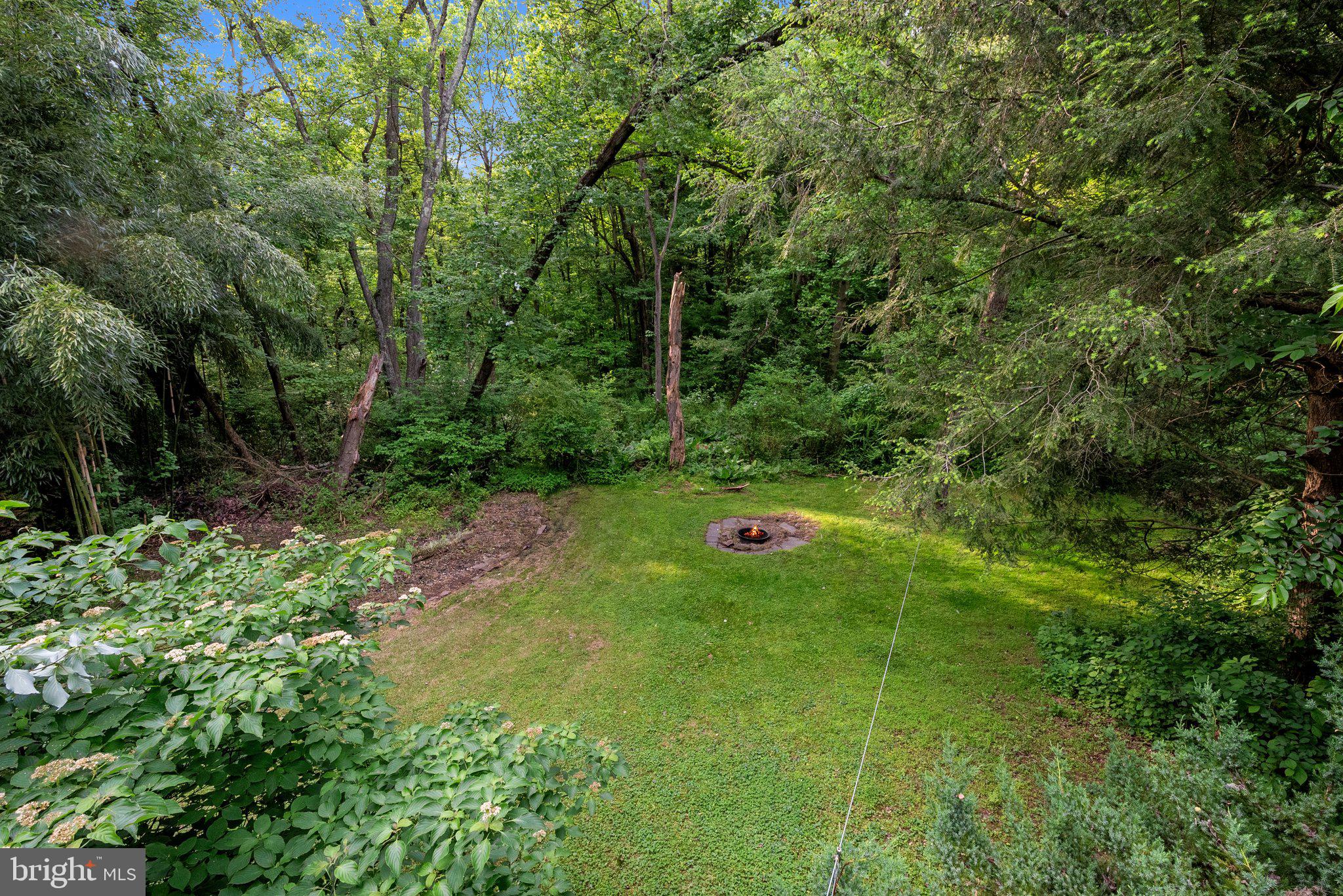 15 Castle Ln