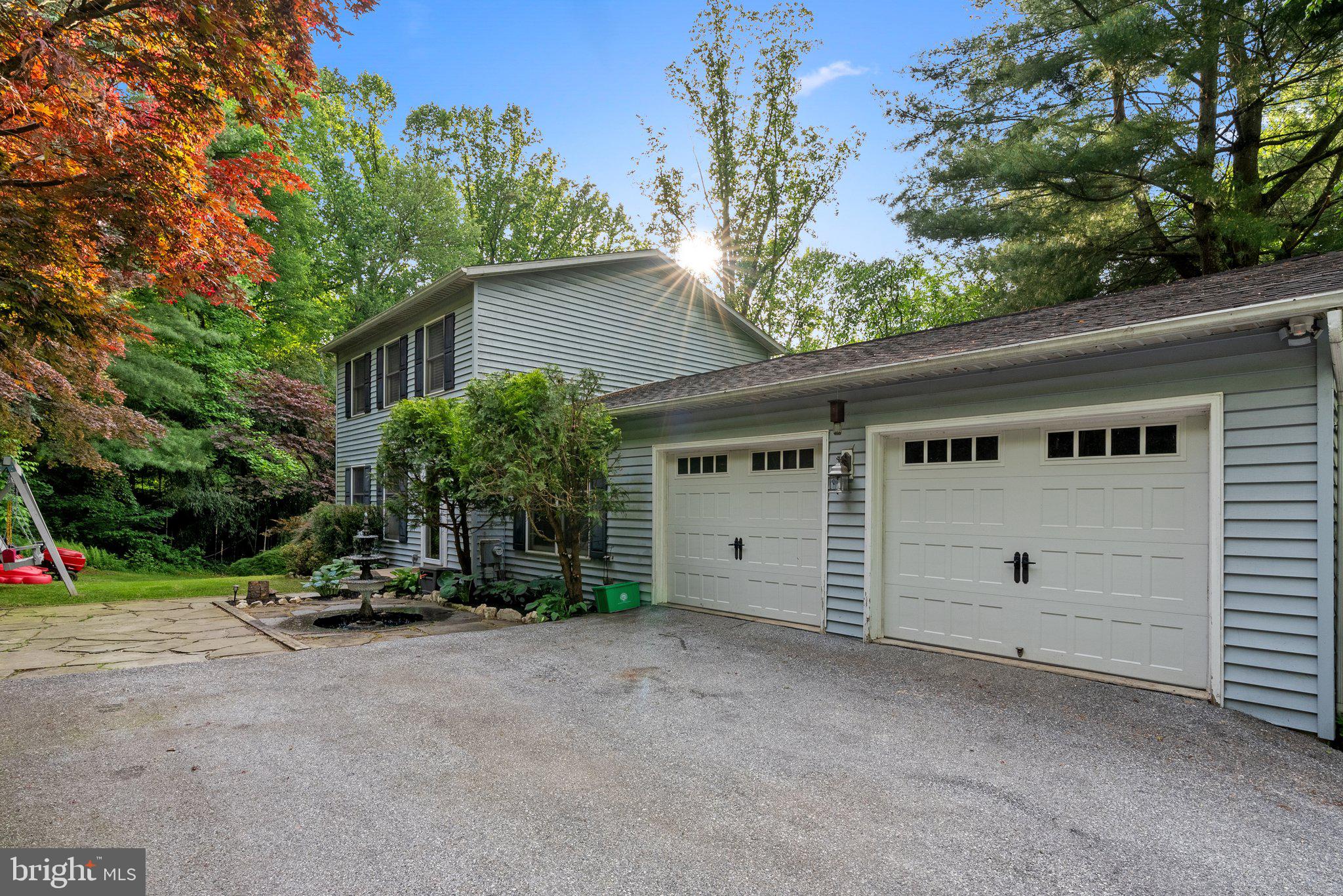 15 Castle Ln