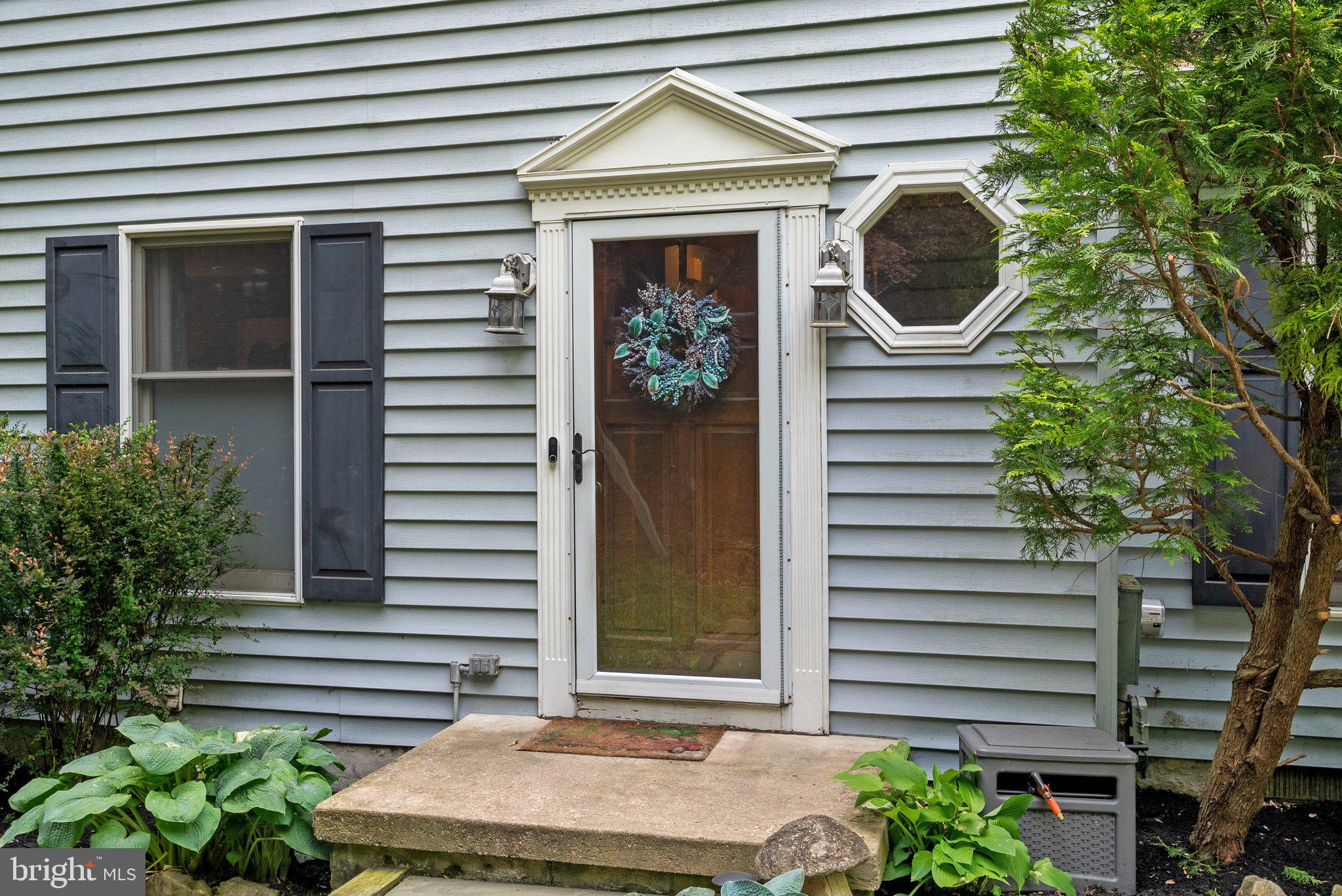 15 Castle Ln