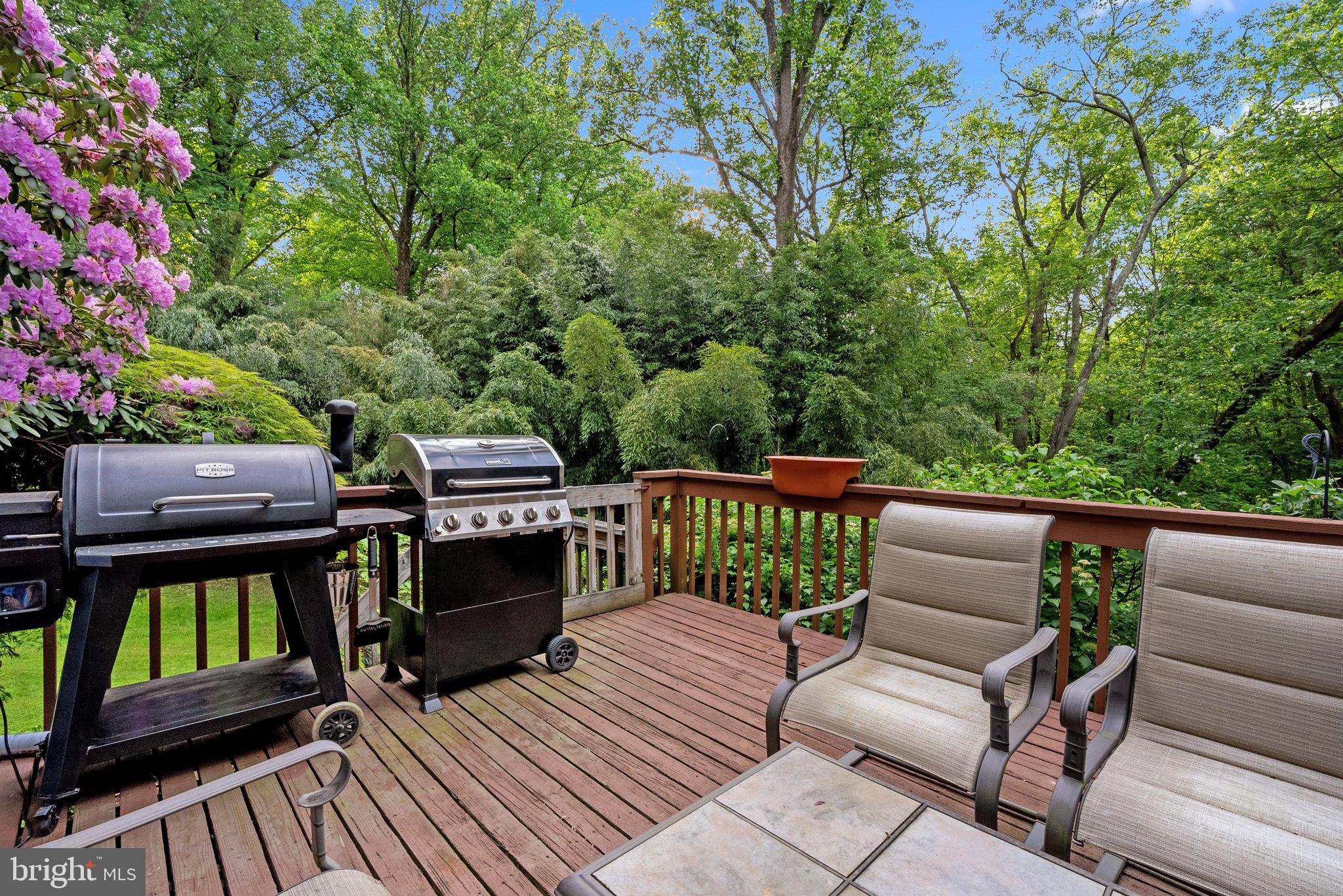 15 Castle Ln