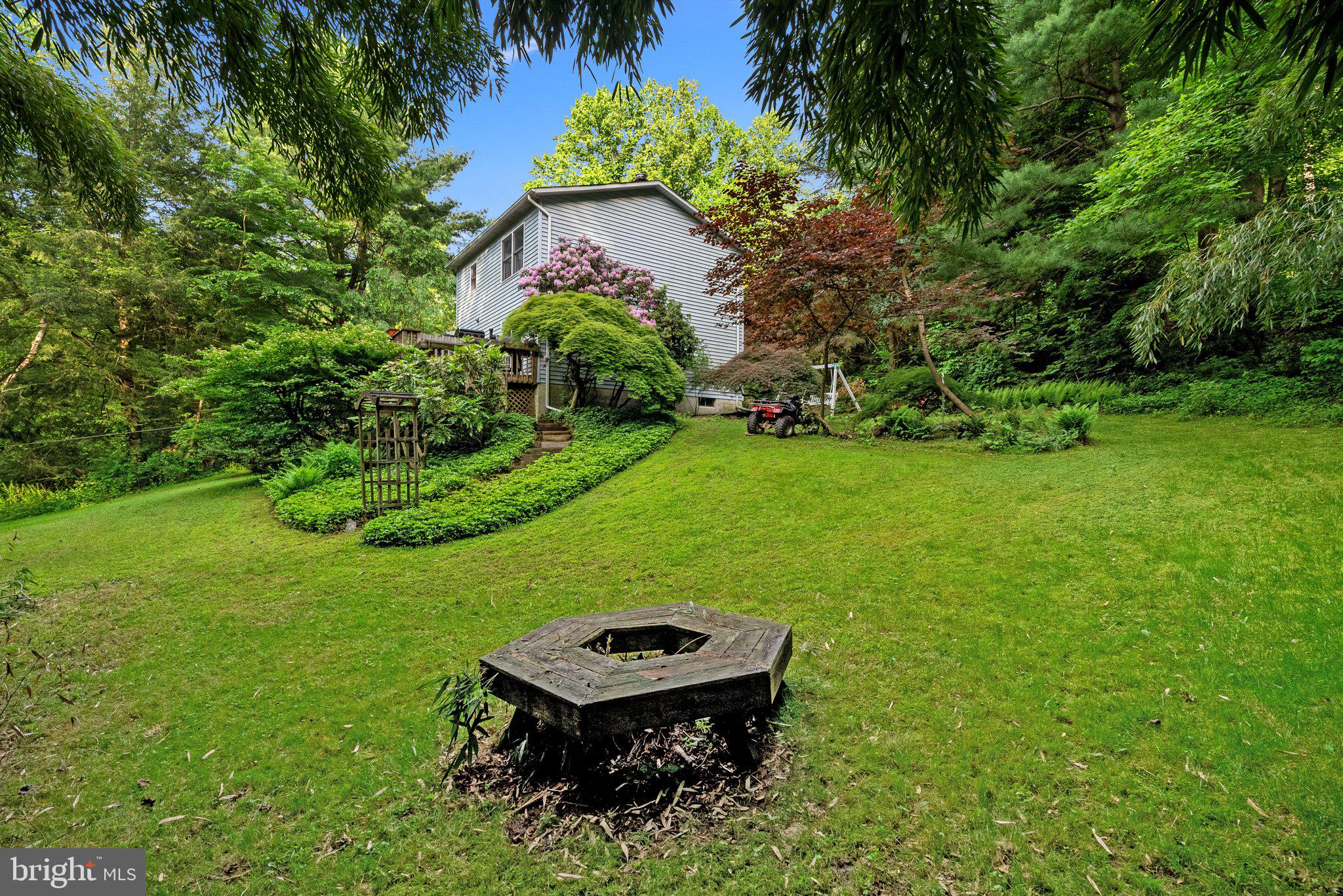 15 Castle Ln