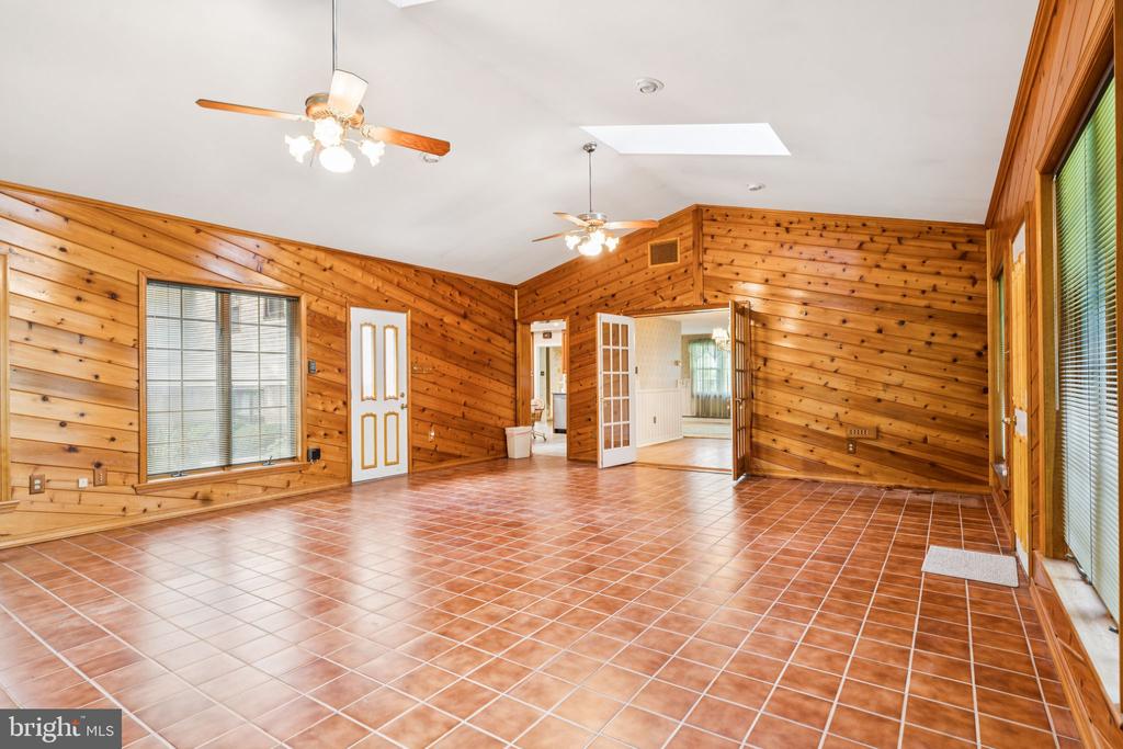1611 W Lynn Dr