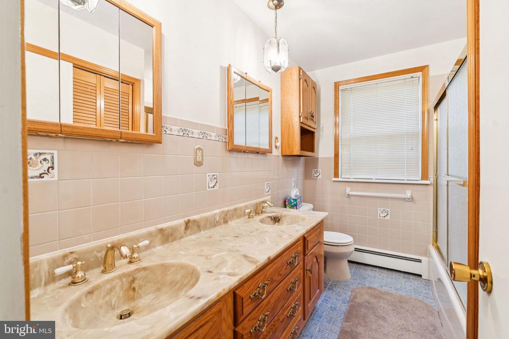 1611 W Lynn Dr