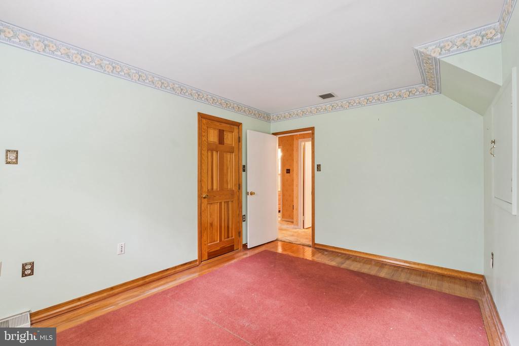 1611 W Lynn Dr