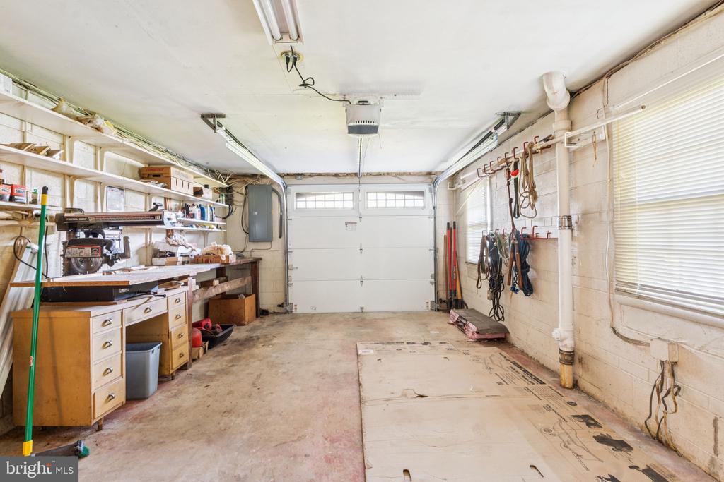 1611 W Lynn Dr