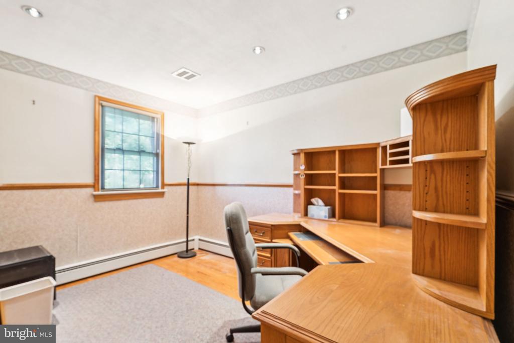 1611 W Lynn Dr