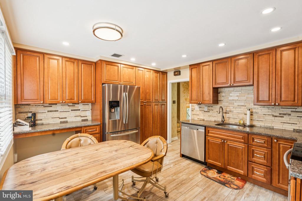 1611 W Lynn Dr