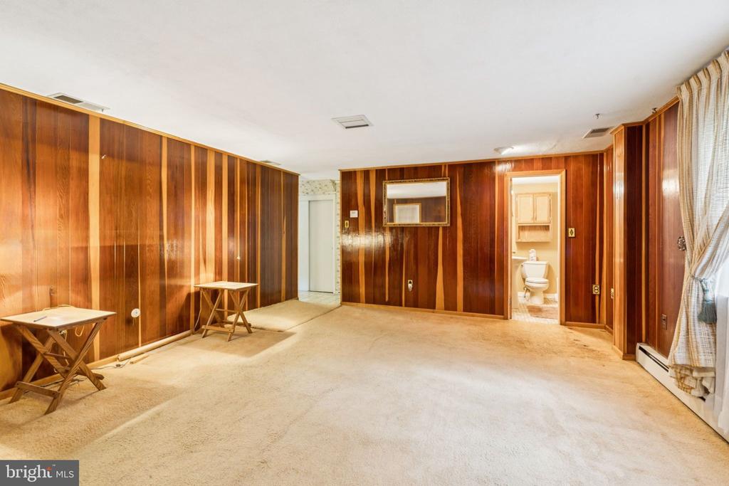 1611 W Lynn Dr
