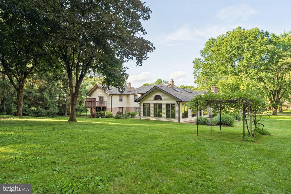 1611 W Lynn Dr