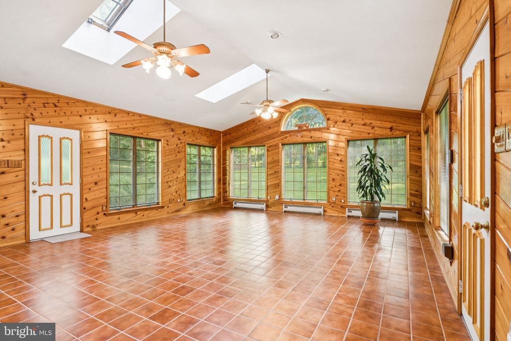 1611 W Lynn Dr