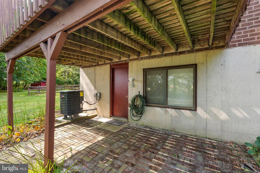 114 NEYLAND COURT