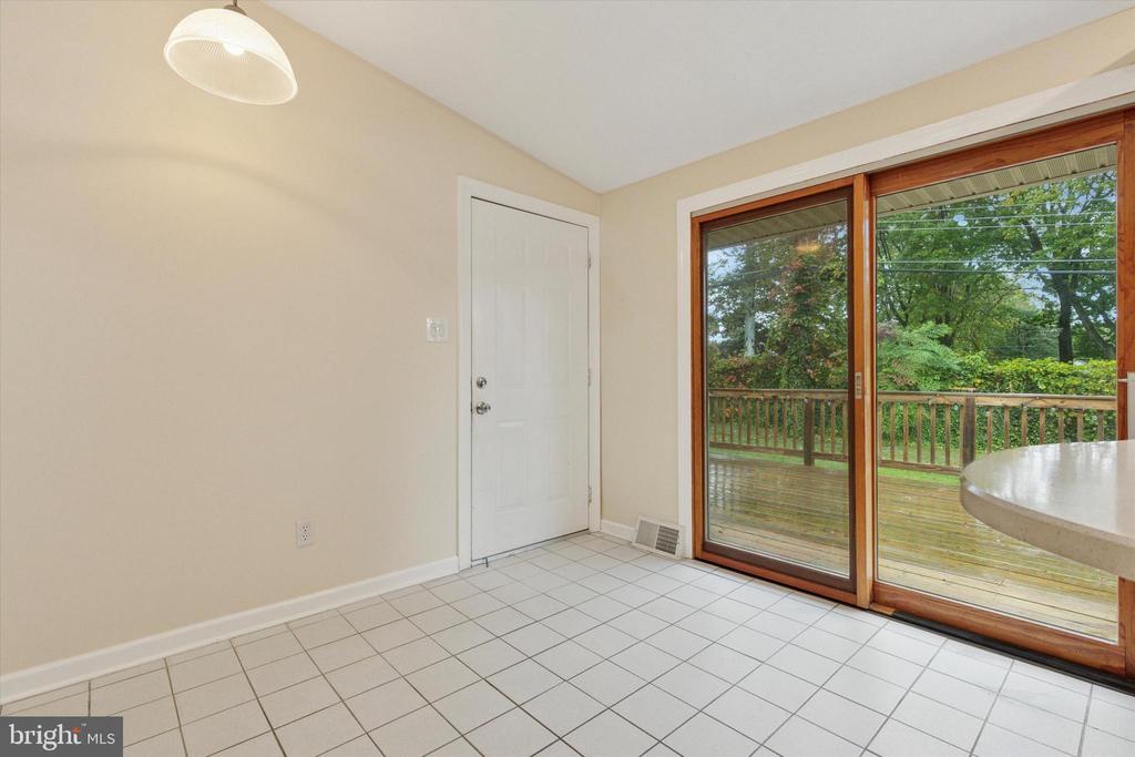 1209 THISTLEWOOD LANE