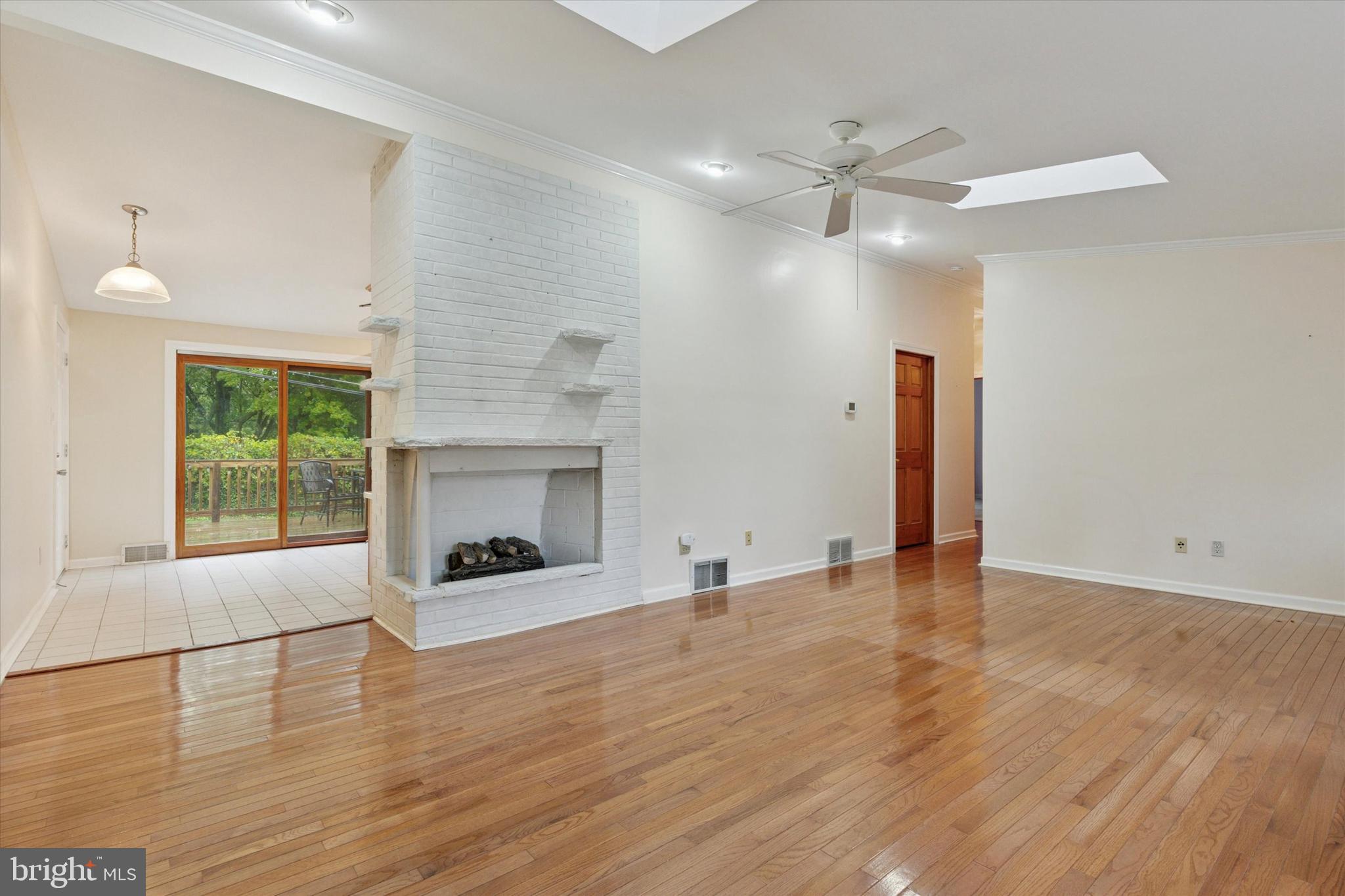 1209 THISTLEWOOD LANE