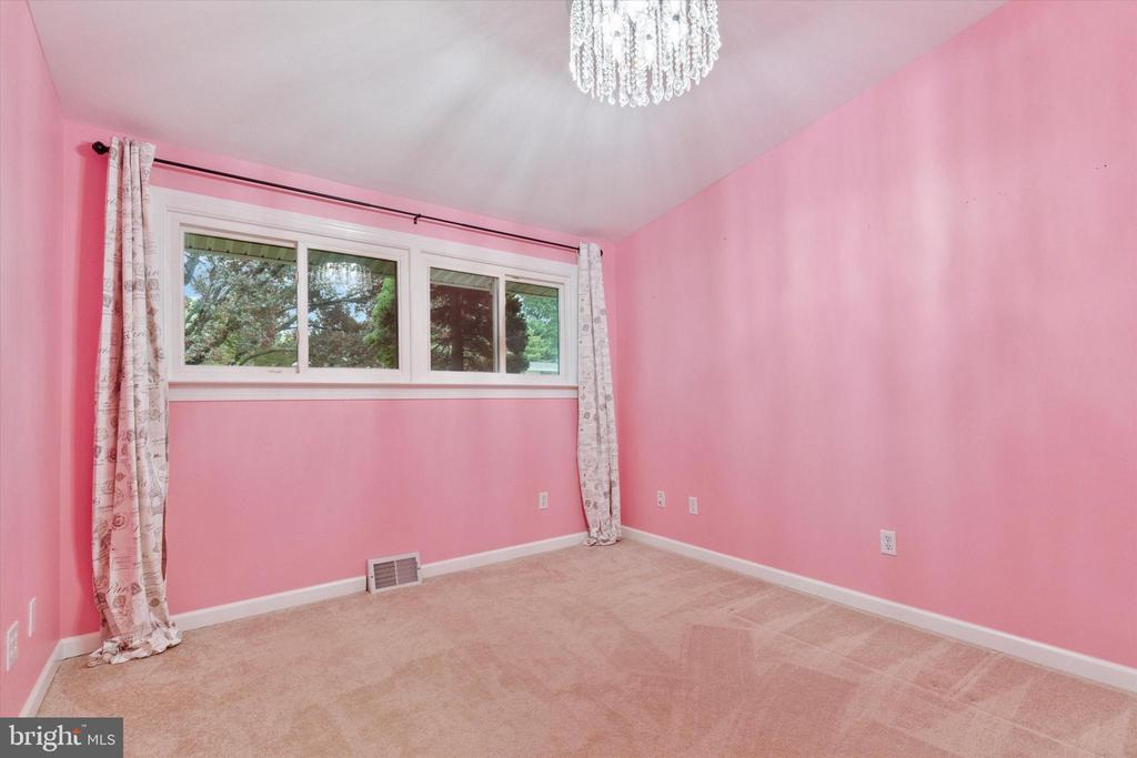 1209 THISTLEWOOD LANE