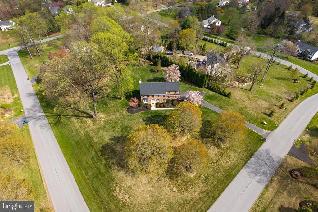 108 WOODED ACRES LANE