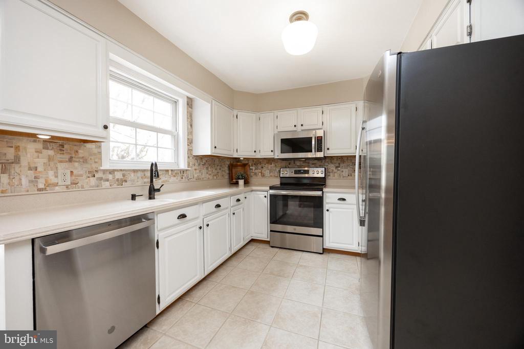 108 WOODED ACRES LANE