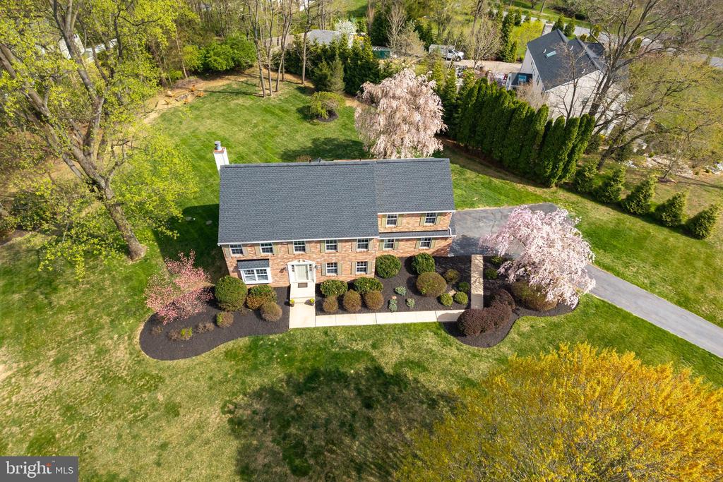 108 WOODED ACRES LANE