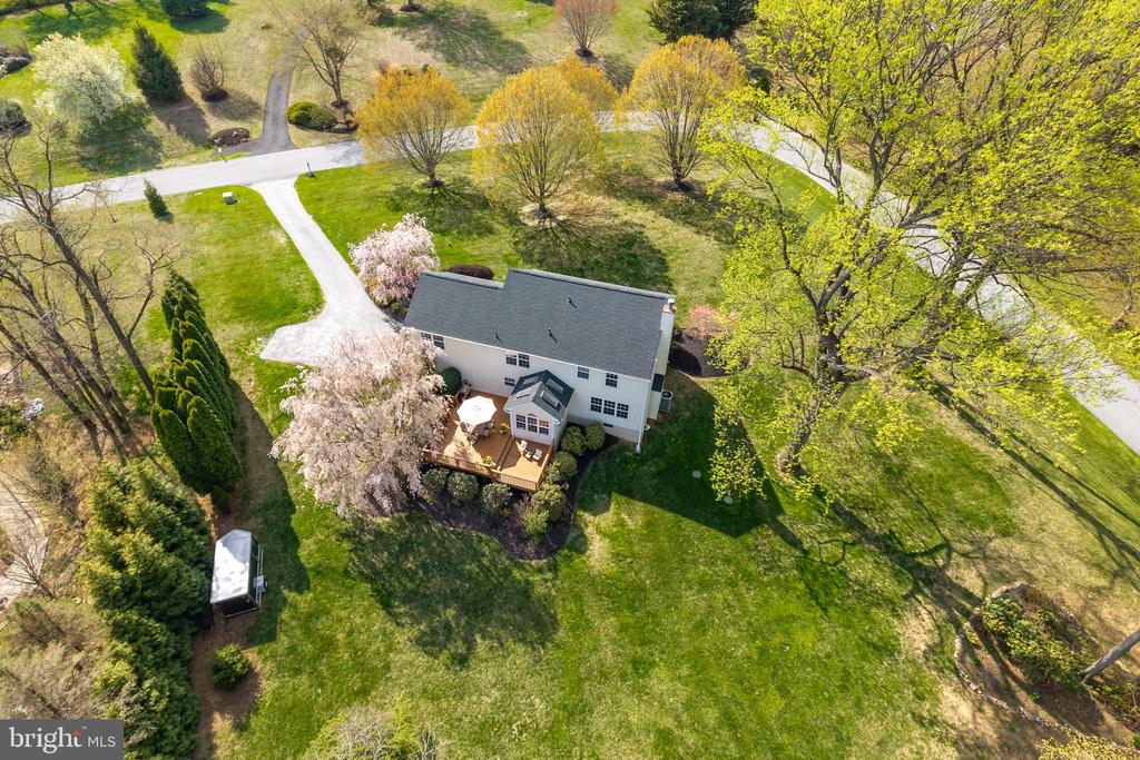 108 WOODED ACRES LANE