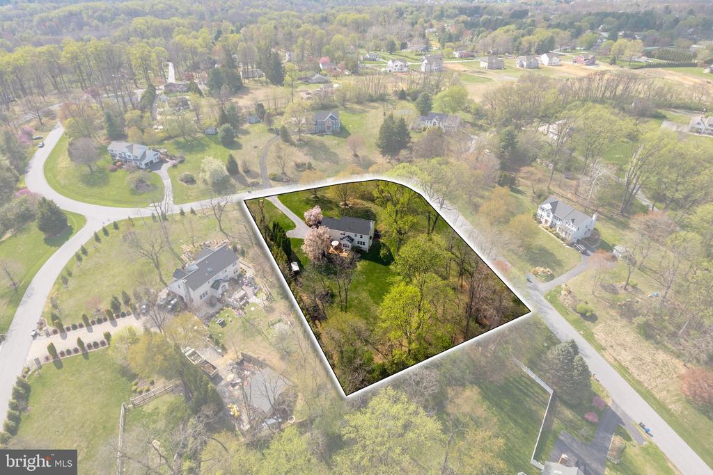 108 WOODED ACRES LANE