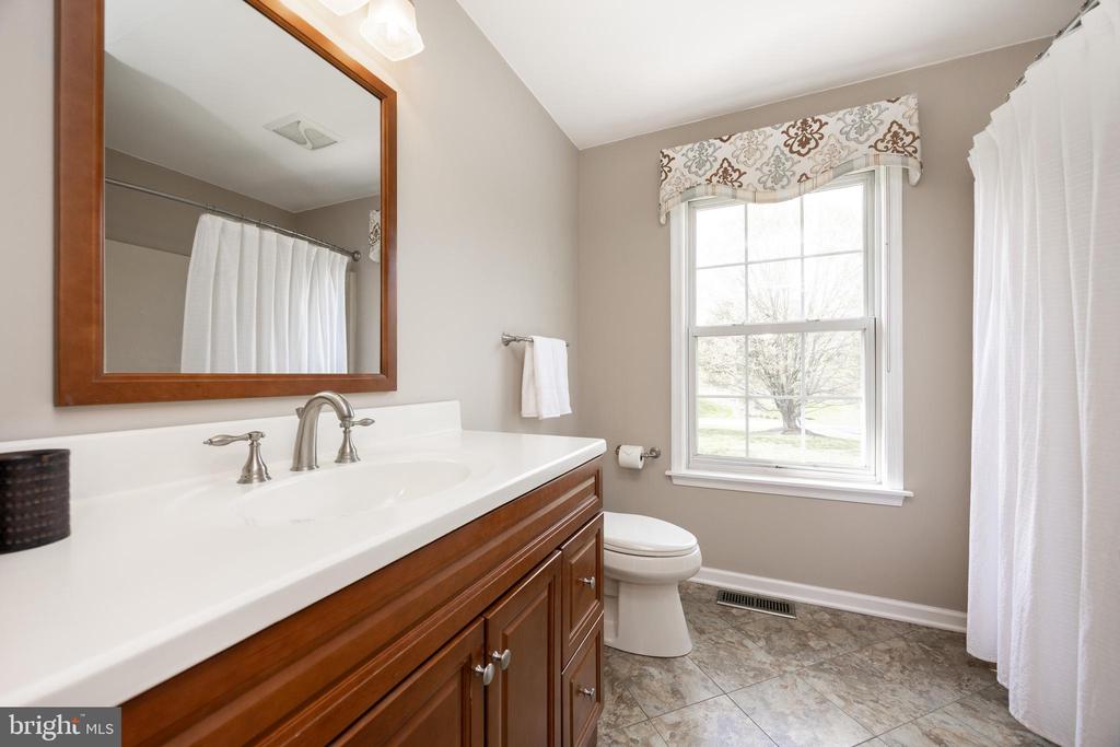 108 WOODED ACRES LANE