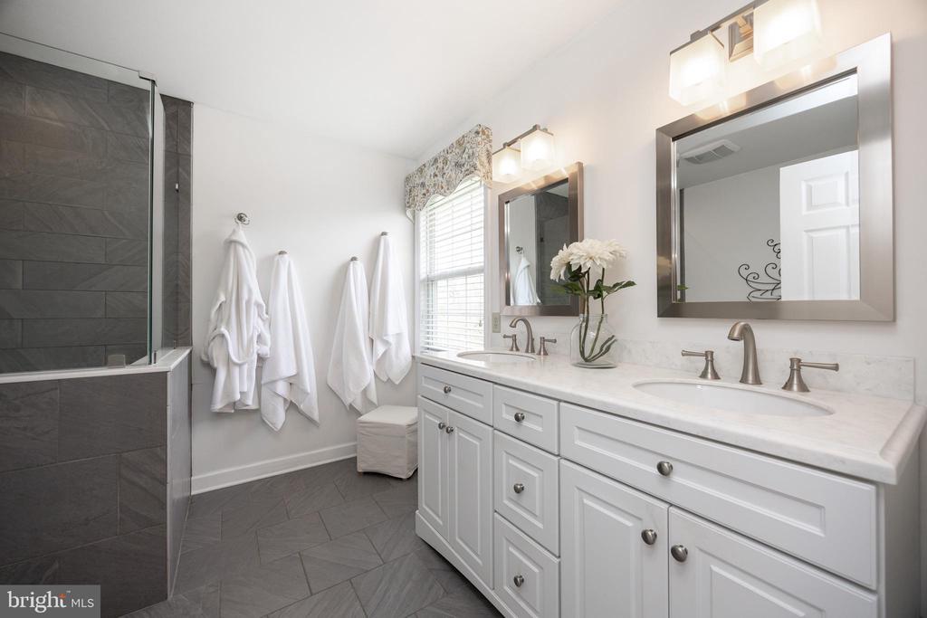 108 WOODED ACRES LANE